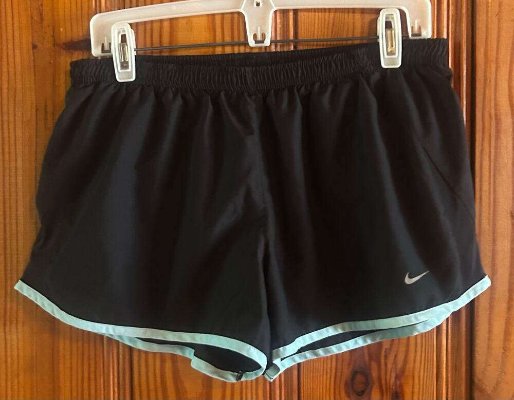 Nike women’s running shorts w/ built in underwear black walking size large